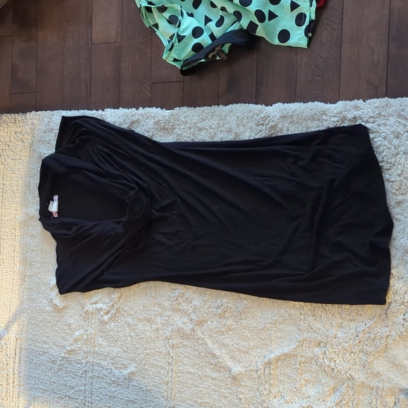 Dresses - Picture 4 of 8